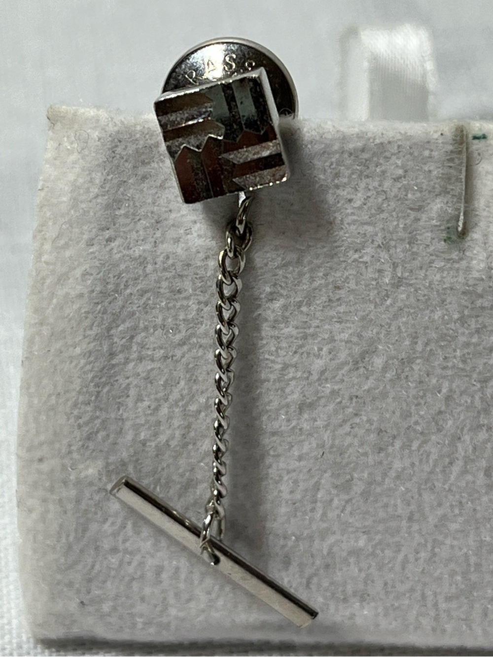 Silver-Tone Geometric Tie Pin with Chain
Vintage
Classic